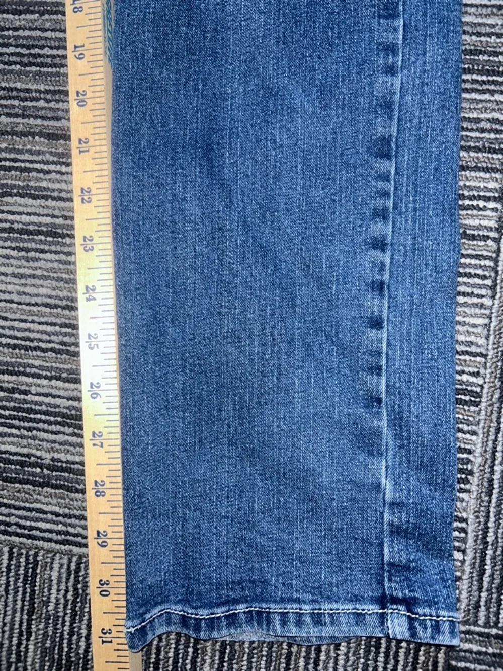 True Religion Ricky Relaxed Straight Leg Blue Jeans Green Stitching Horseshoe